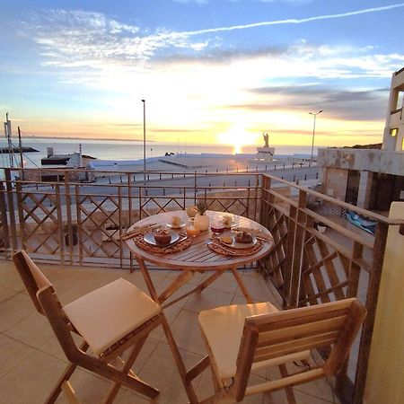 Potato Beach Apartment At Beach Front & Sea View Lagos Extérieur photo