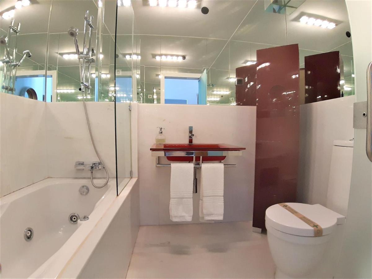 Potato Beach Apartment At Beach Front & Sea View Lagos Extérieur photo