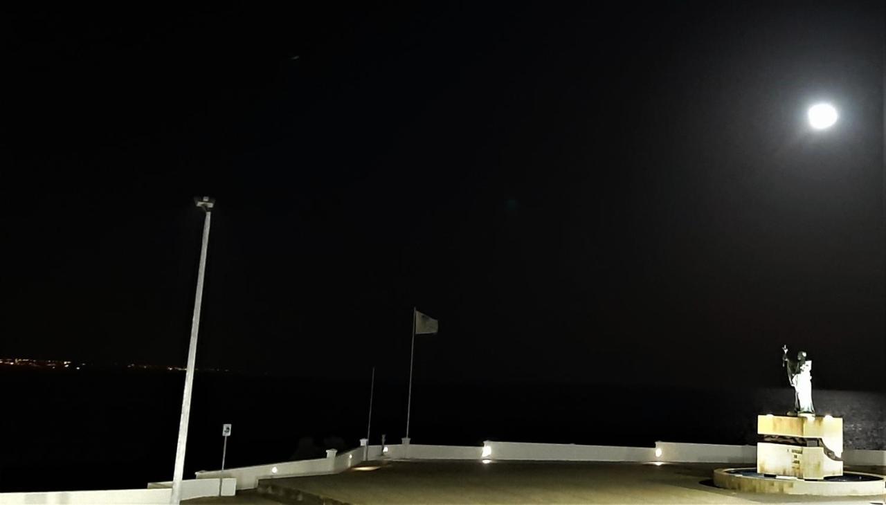 Potato Beach Apartment At Beach Front & Sea View Lagos Extérieur photo